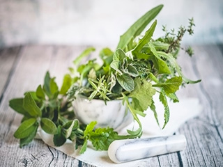 शरीर की अकड़न और भारीपन से छुटकारा दिलाती है एनाल्जेसिक हर्ब्स