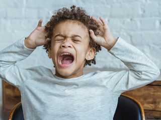 ऑनलाइन क्लास और तनाव के कारण बच्चों में बढ़ रहे हैं एंग्जायटी डिसऑर्डर के मामले, डॉक्टर से जानें इसके बारे में