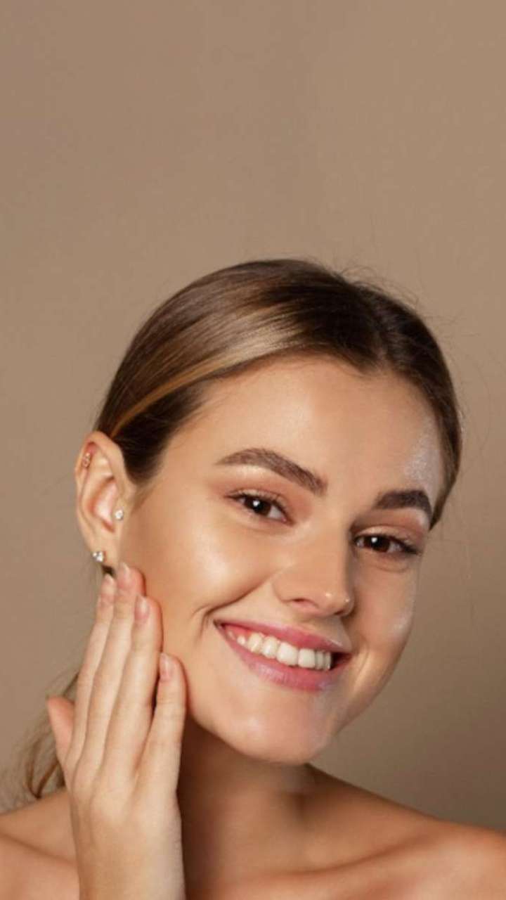 चेहरे पर ग्लो लाने के लगाएं इन 5 फलों के छिलके