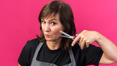 क्या आप भी घर पर काट लेते हैं बाल? जानें कुछ जरूरी सावधानियां