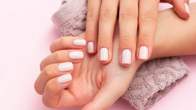 मॉनसून में इस तरह करें नाखूनों की देखभाल, पाएं चमकदार और लंबे नाखून