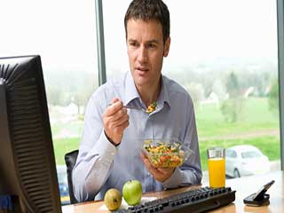 ऑफिस में काम के बीच में ब्रेक लेना जरूरी है, जानें क्&zwj;यों