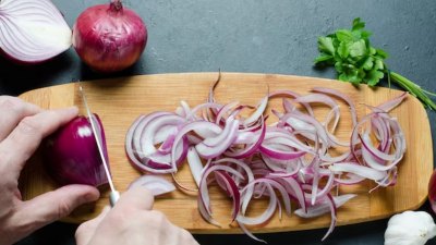 Here&rsquo;s Why You Should Never Store Chopped Onions In The Fridge